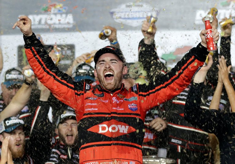 Dillon Capitalizes On Late Crashes To Win Daytona 500 - Martinez News ...