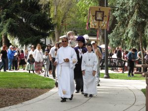 The procession leaving Suzana Park.