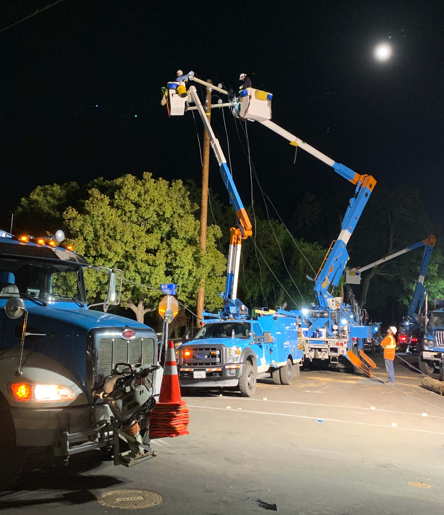 PG&E works to restore power Martinez NewsGazette