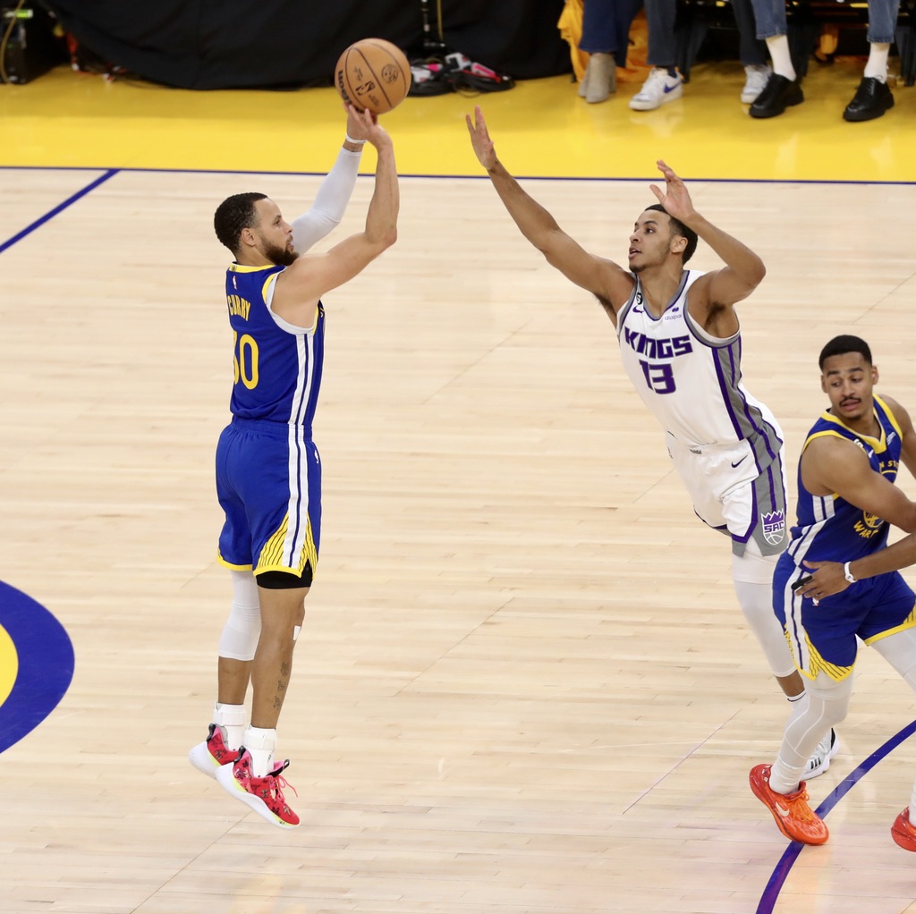 golden-state-warriors-beat-the-kings-120-100-martinez-news-gazette
